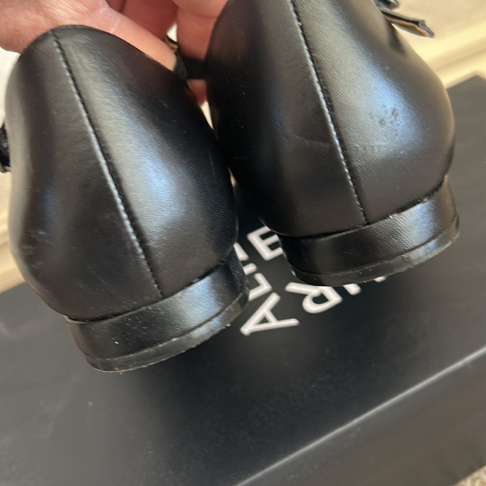 NATURALIZER⭐️Almost NEW🖤T-STRAP Pointed Black LEATHER FLATS. Worn ONCE 3 hours. - Picture 4 of 13